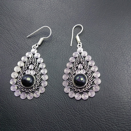 Boucles D'Oreilles Pendantes Argentées Avec Pierres D'Onyx Noir