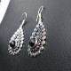 Boucles D'Oreilles Pendantes Argentées Avec Pierres D'Onyx Noir