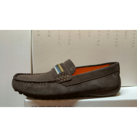 Mocassin GEOX U SNAKE MOC F ou U 7207 F en nubuck marron CHOCOLATE patte mocassin colorée homme