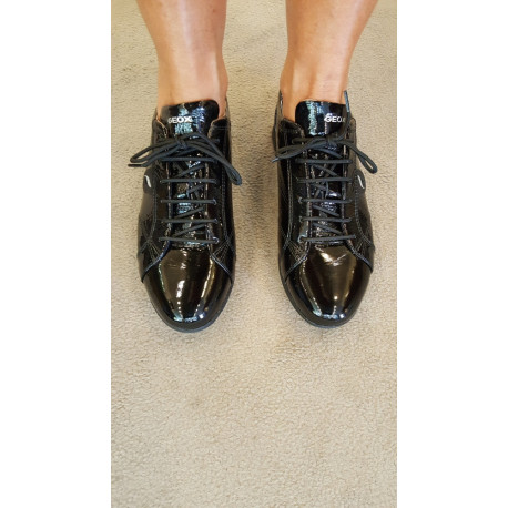 Basket ou sneacker Baskets basses  GEOX D AVERY B CUIR VERNIS LISSE NOIR
